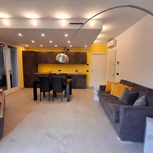 https://casa-di-como.it-lombardy.com